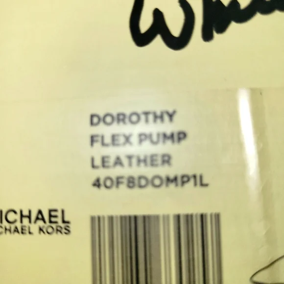 Michael Kors Classic White Heels 5" Heels. New In Box. - Picture 9 of 9